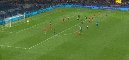 九游官网-K77禁区边凌空劲射，马马尔达什维利将球扑出